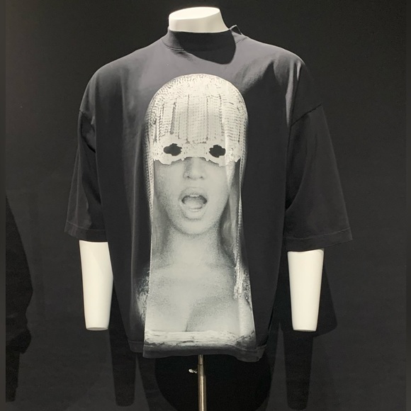 Beyonce x Balmain Renaissance Collection - Picture 2 of 4